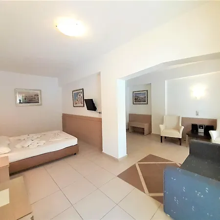 Hotel Little 2*